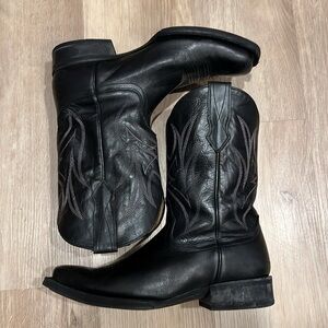 Cody James Back Cowboy boots in good condition